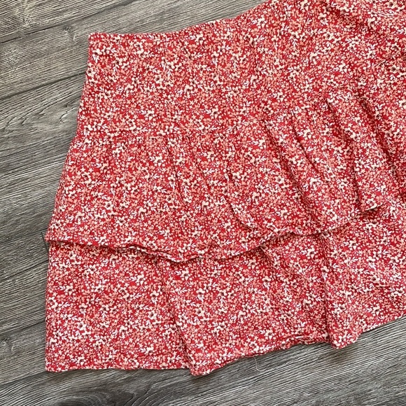 Abercrombie & Fitch | Linen Blend y2k Ditzy Micro Floral Red Tier Ruffle Skirt - Picture 6 of 9